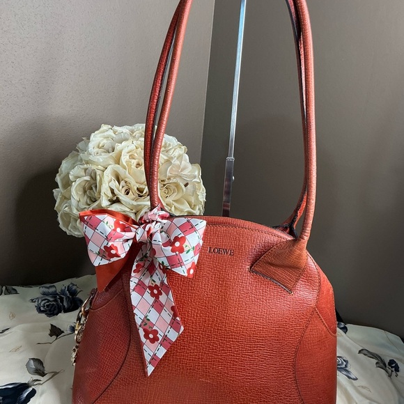 Loewe Red Shoulder Bag with Textured Leather and Scarf Accent - Picture 2 of 15